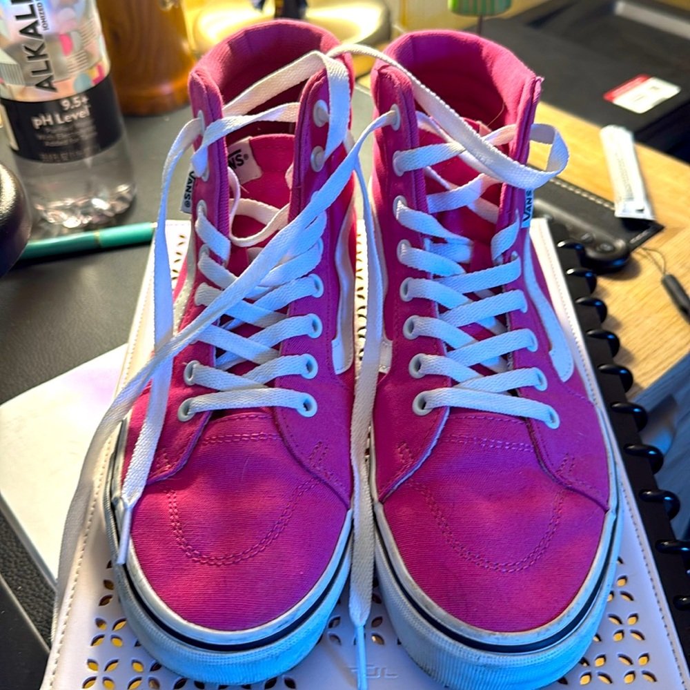 Women’s pink high top vans